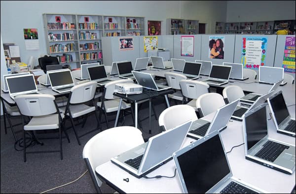 Photo Courtesy | sam-bo-slice.blogspot.comClassrooms filled with laptops for a growing use of technology in schools are what is expected at most universities.