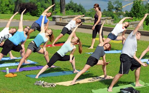 photo courtesy | postgazette.com As part of Southern’s celebration of Earth Day, Counseling Services held a yoga event on the academic quad for students to unwind. 